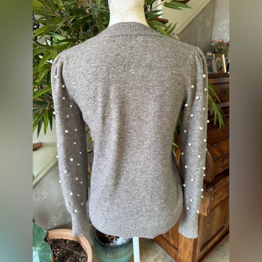 LOFT ladies gray with pearl accessory long sleeves sweater XS - Picture 6 of 14